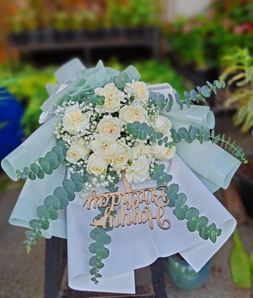 Graceful Birthday Wishes Bunch Of Roses N Carnation