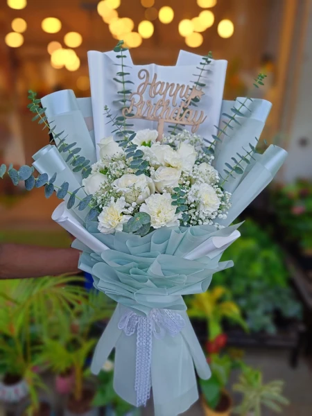 Graceful Birthday Wishes Bunch Of Roses N Carnation